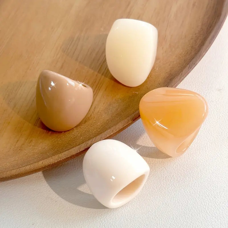 4pcs Vintage Elegant Neutral Tones Resin Ring Set