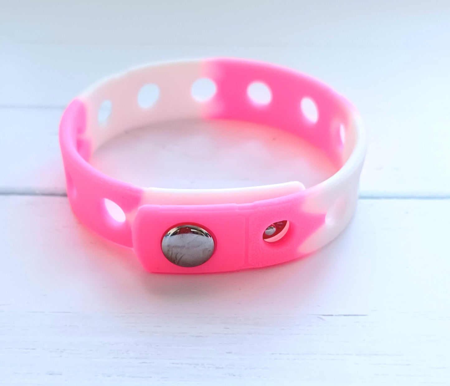 Colorful Kids/Teens Adjustable Silicone Croc Charms Wristbands/Bracelets 12 Colors 7 inches
