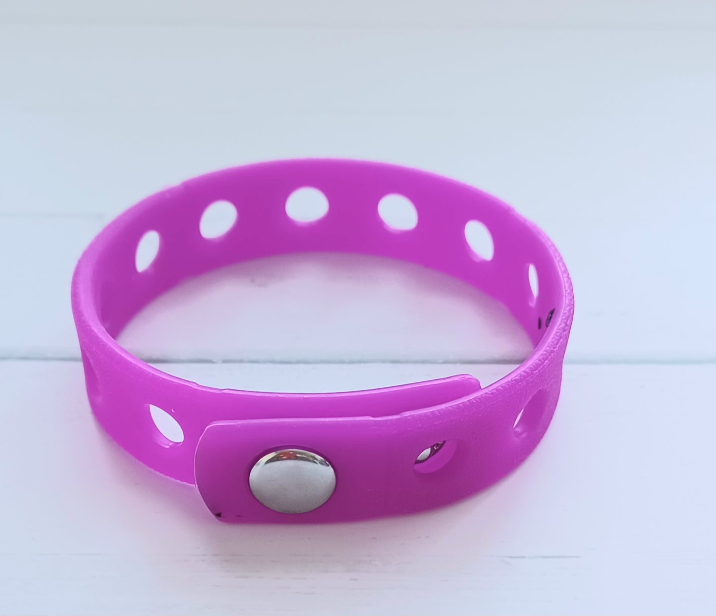 Colorful Kids/Teens Adjustable Silicone Croc Charms Wristbands/Bracelets 12 Colors 7 inches